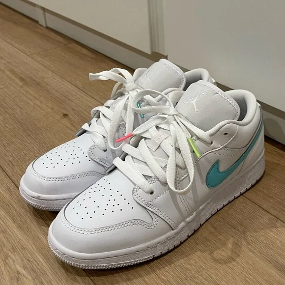 Authentic Nike Jordan Sneakers | Size 5.5 (fits 7) | White with colors - Picture 4 of 10